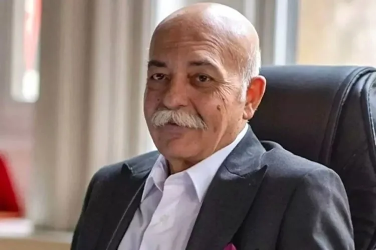Settar Tanrıöğen’in Sıradan Hayatı ve Kedisi