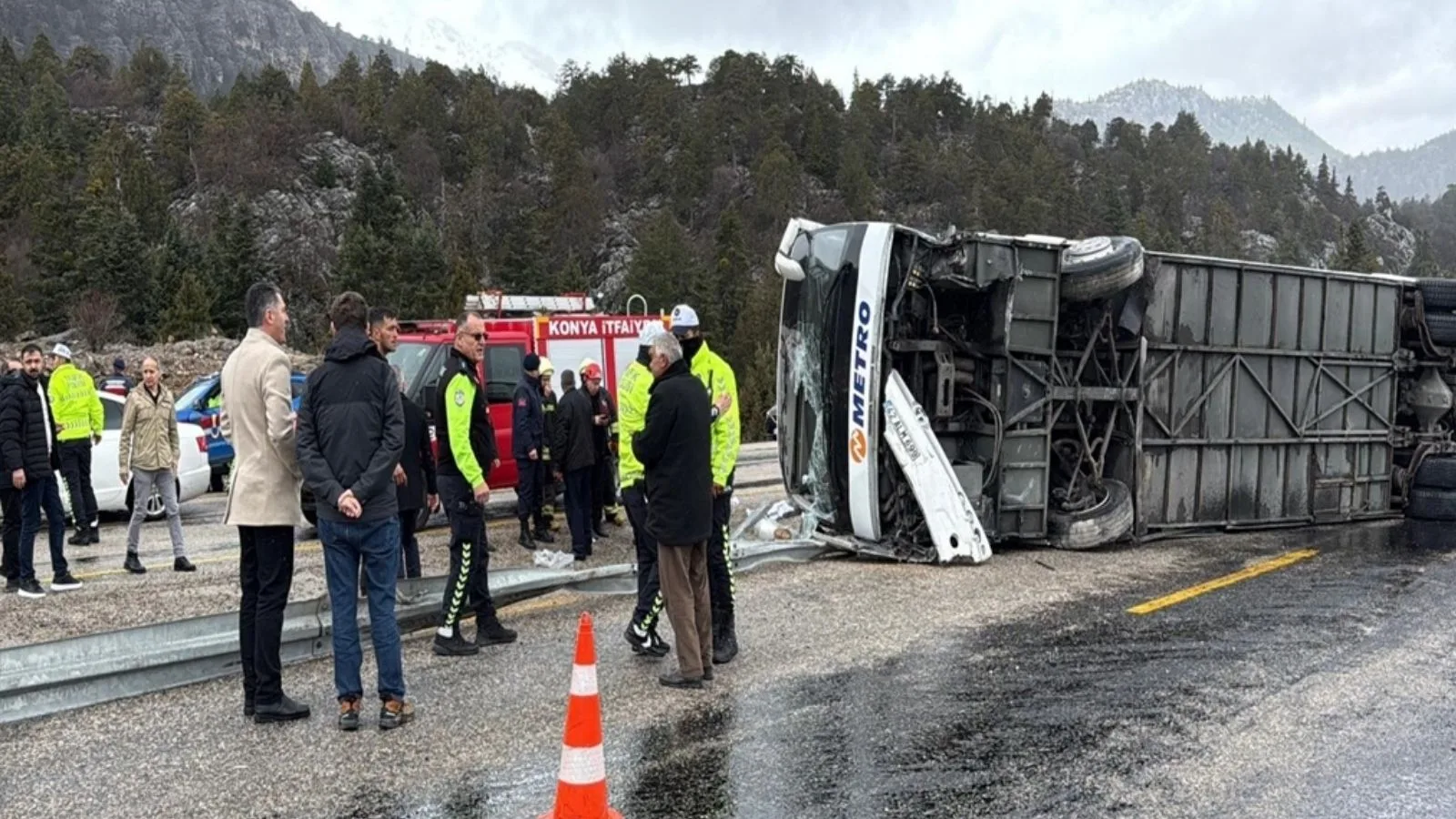 Seydişehir’de Otobüs Devrildi: 15 Yaralı!