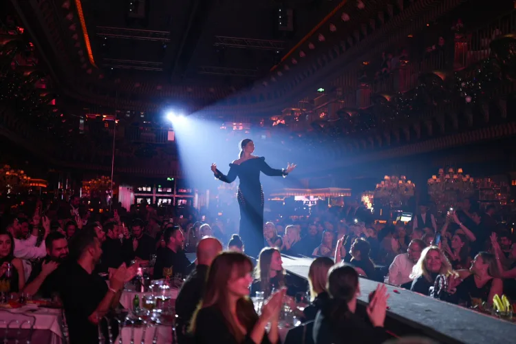 Sibel Can, Cahide Palazzo’da Büyüleyici Performans