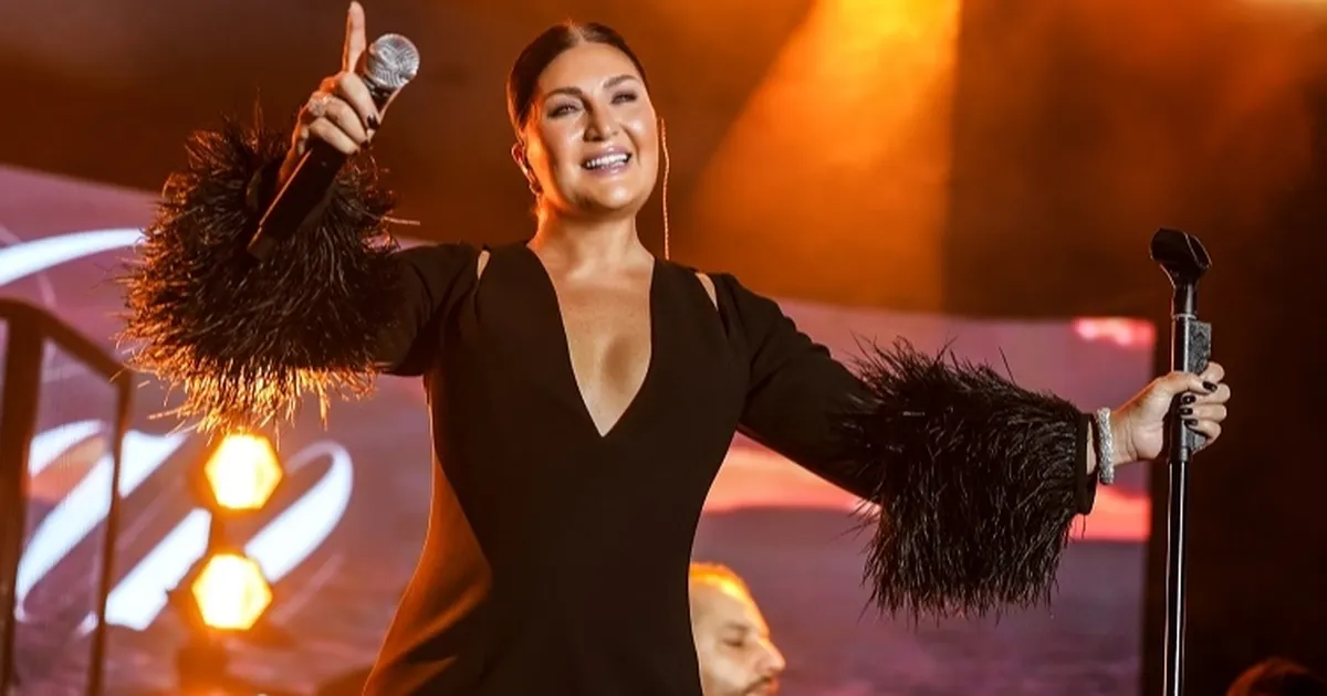 Sibel Can’dan Unutulmaz Konser Performansı!