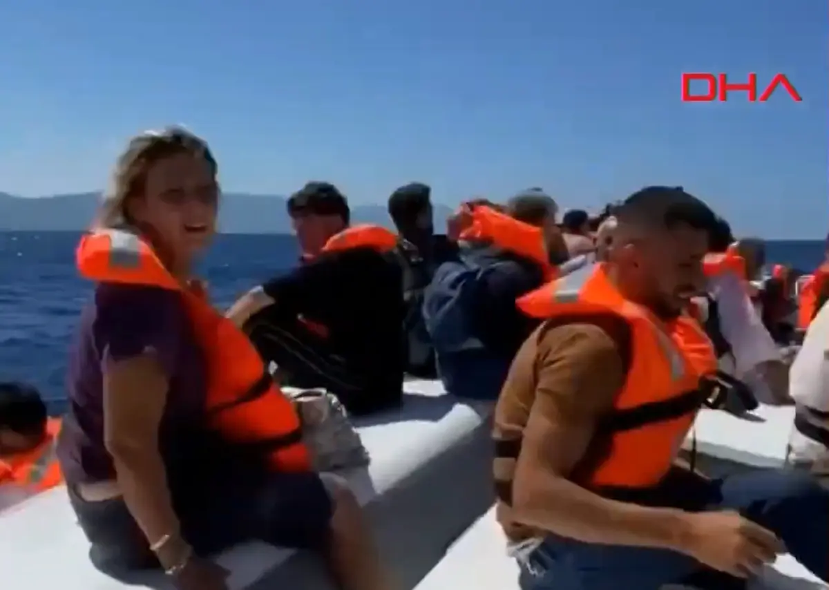 Son dakika: Girne açıklarında yolcu gemisi alabora oldu! Denizde can pazarı 4