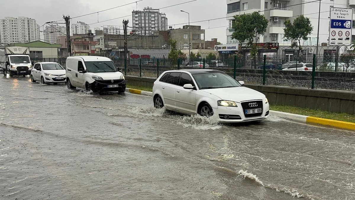 Şiddetli Yağışlar Trafiği Felç Etti!