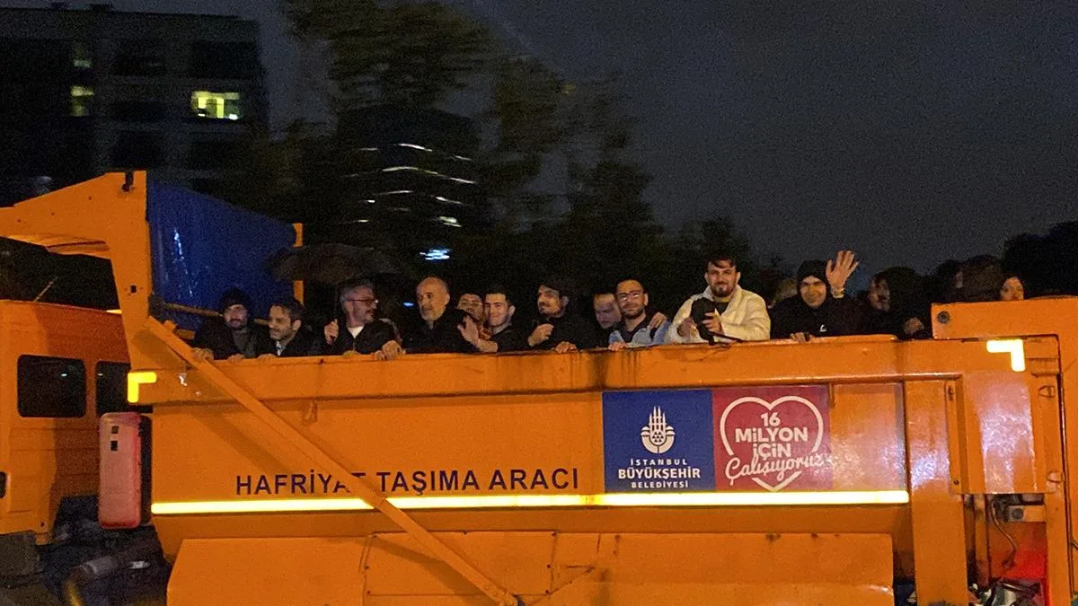 Şiddetli Yağışta 200 Çalışan Kamyonla Kurtarıldı!