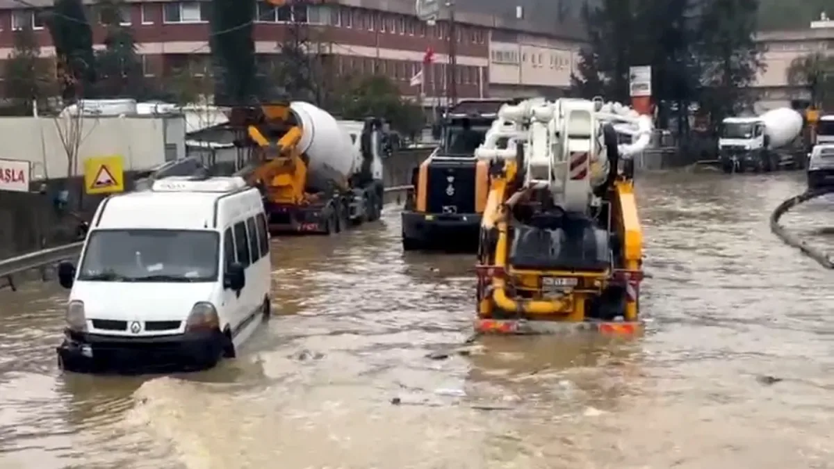 Şiddetli Yağmur İstanbul’u Göle Çevirdi!