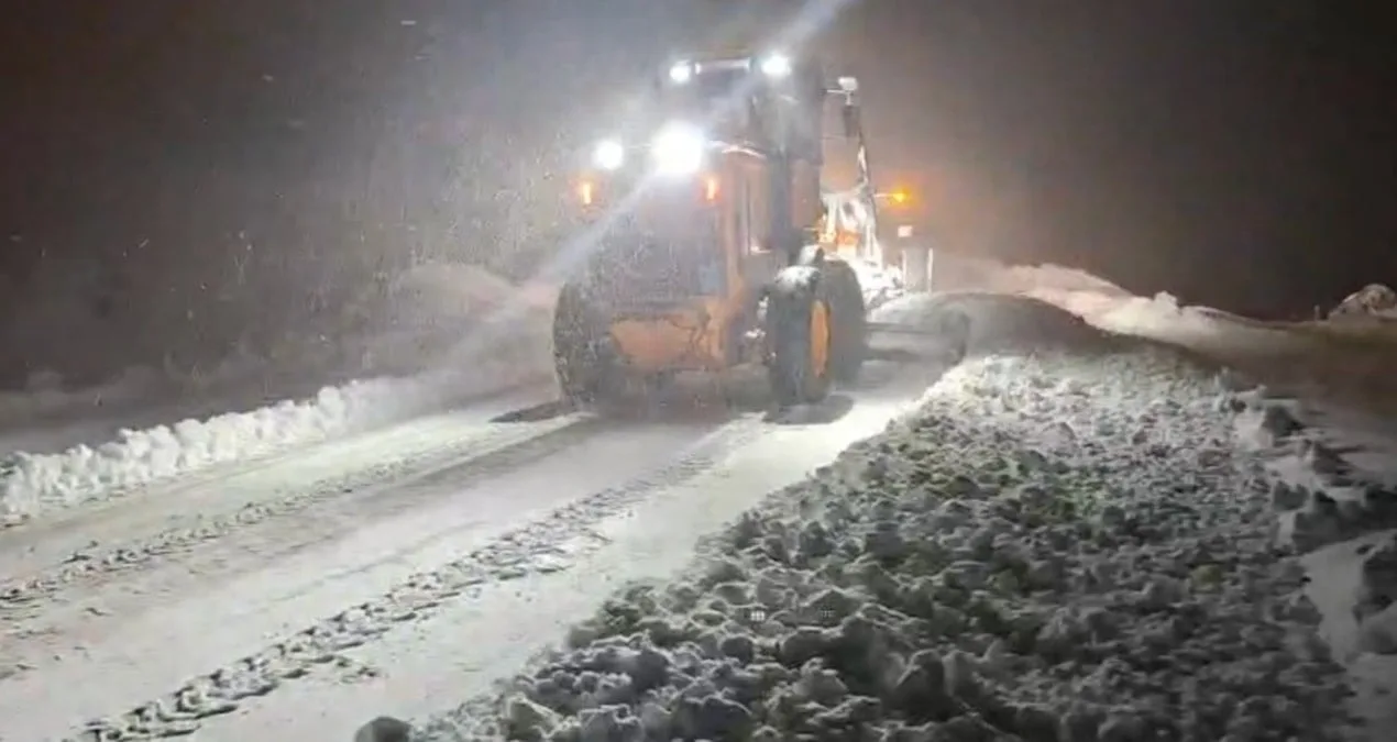 Siirt-Bitlis Yolu Kar Yağışı Nedeniyle Kapandı!