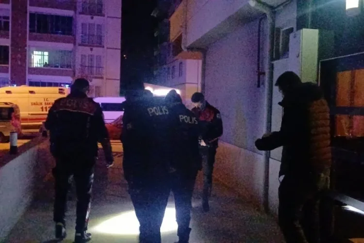 Silahlı Saldırıdan Kaçan Genç Bina Boşluğuna Sığındı