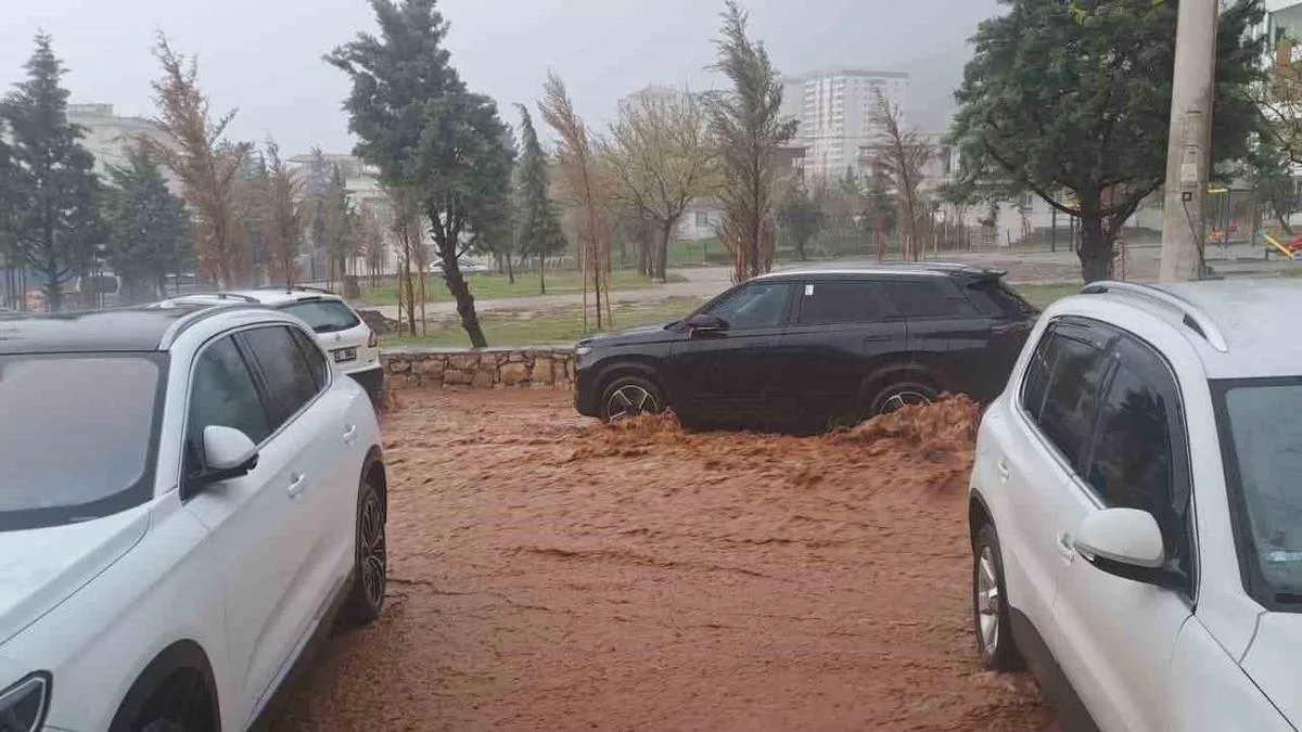 Silvan’da Sağanak Yağış Sele Neden Oldu!