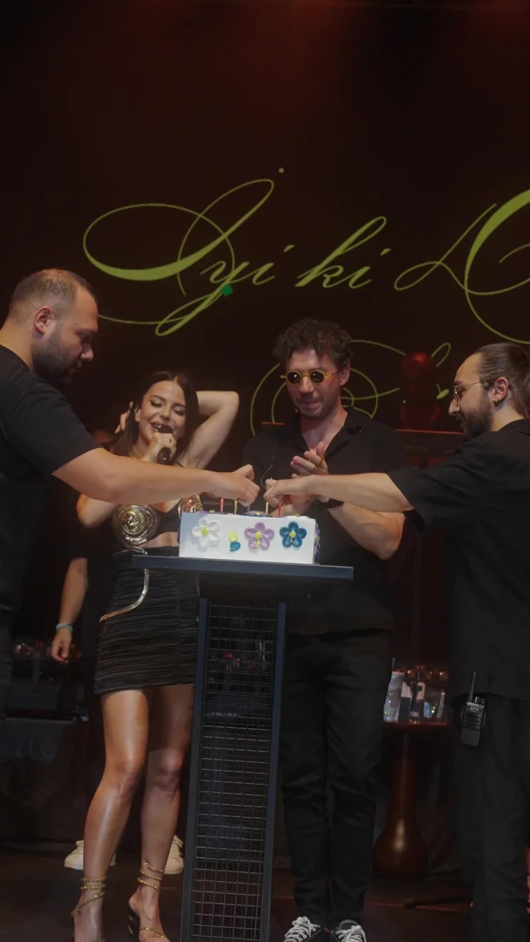 Simge, Doğum Gününü Konserde Kutladı!