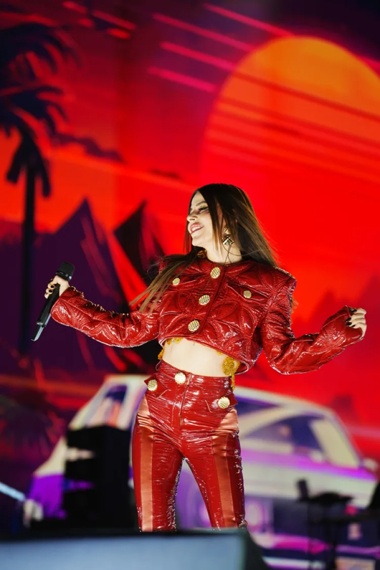 Simge, Mersin Festivali’nde Unutulmaz Bir Gece Yaşattı