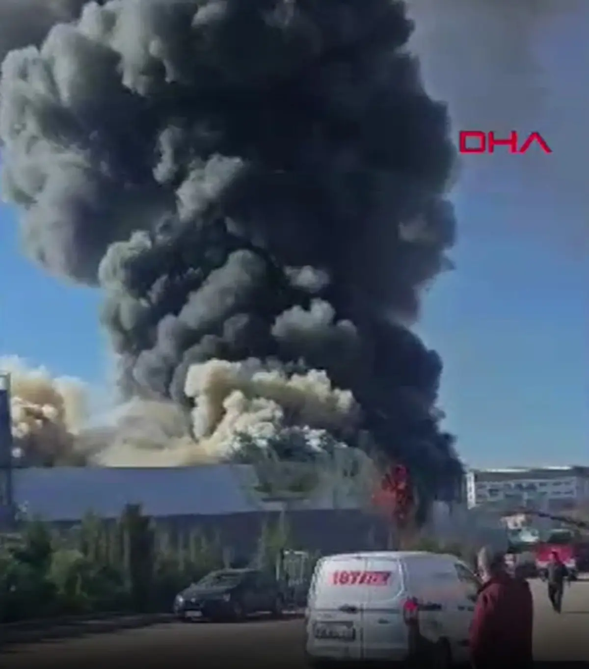 Ankara da fabrika yangını! Gökyüzünü dumanlar kapladı 2