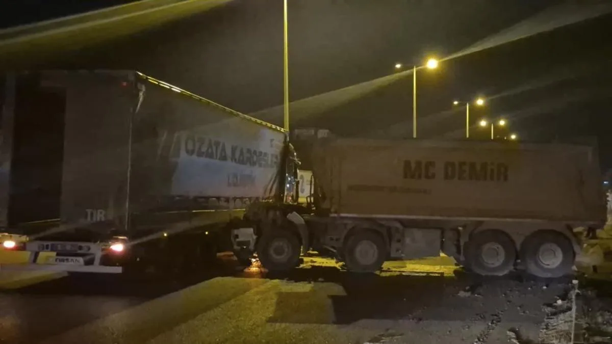 Sincan’da Kamyon-Tır Çarpıştı: Gece Kaza!