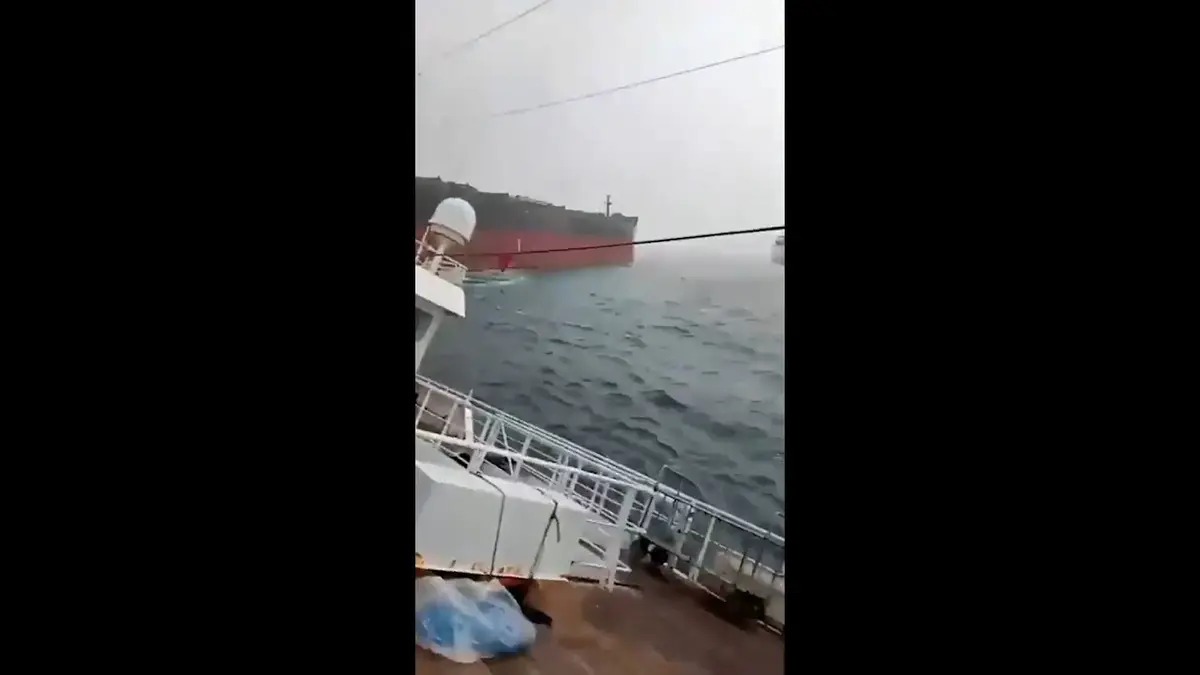Singapur da korkunç gemi kazası! Yaşanan can pazarı kamerada 5