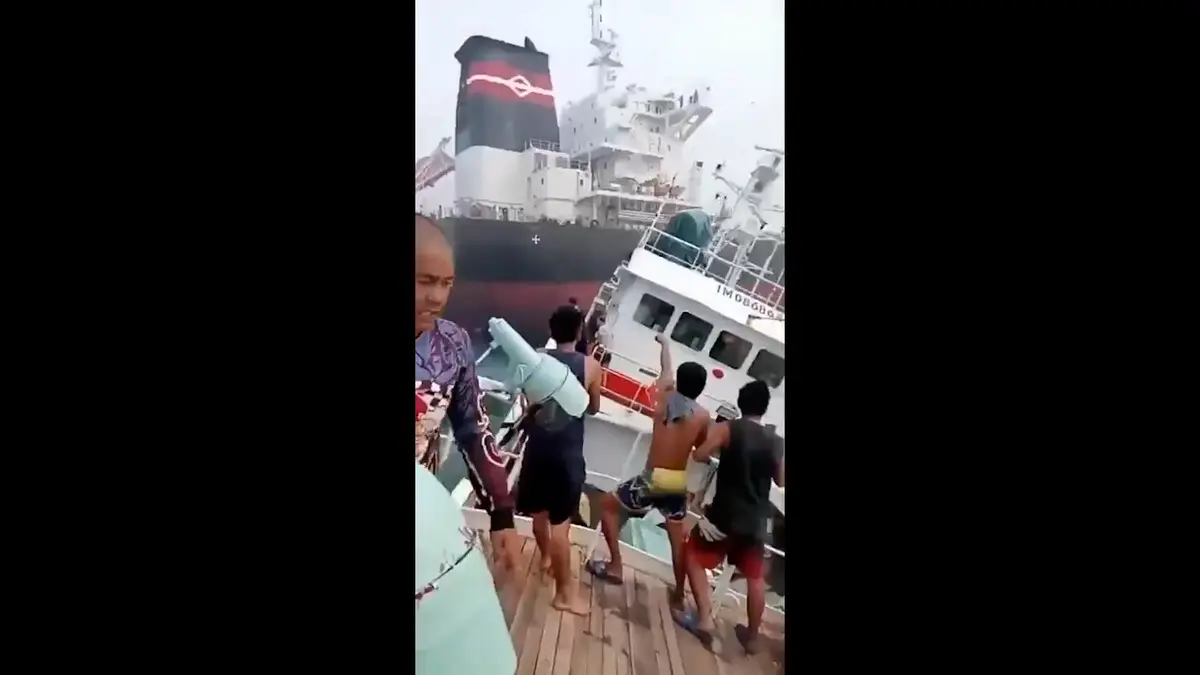 Singapur da korkunç gemi kazası! Yaşanan can pazarı kamerada 2