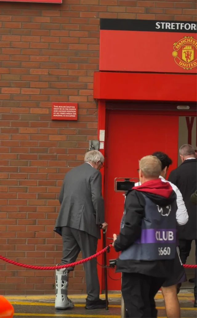 Sir Alex Ferguson’un tribündeki son hali dikkat çekti