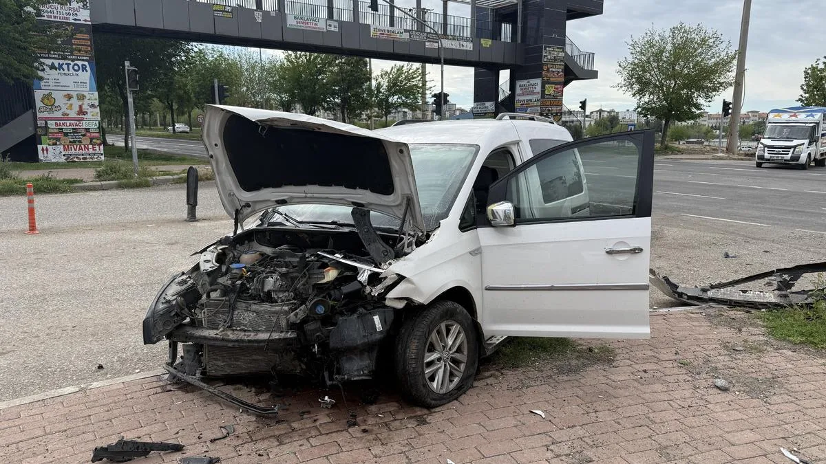 Şirinkuyu’da Trafik Kazası: 5 Yaralı!
