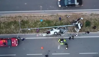 Mersin'de feci kaza: Otomobil ikiye bölündü, 4 kişi yaralandı
