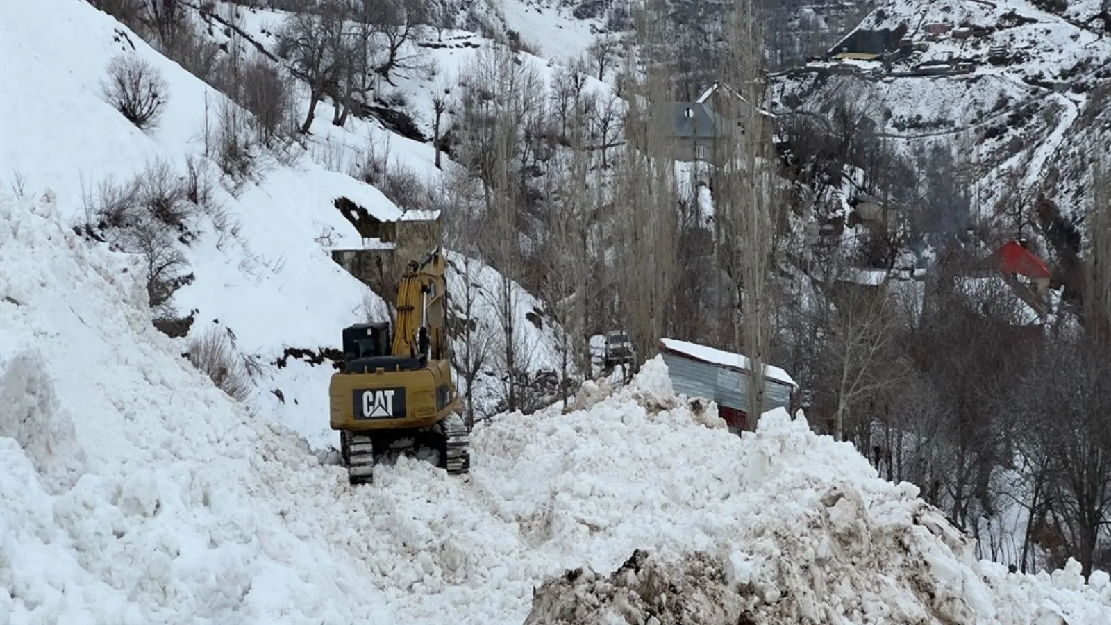 Şırnak’ta Çığ Düşme Anı Kamerada Kaydedildi