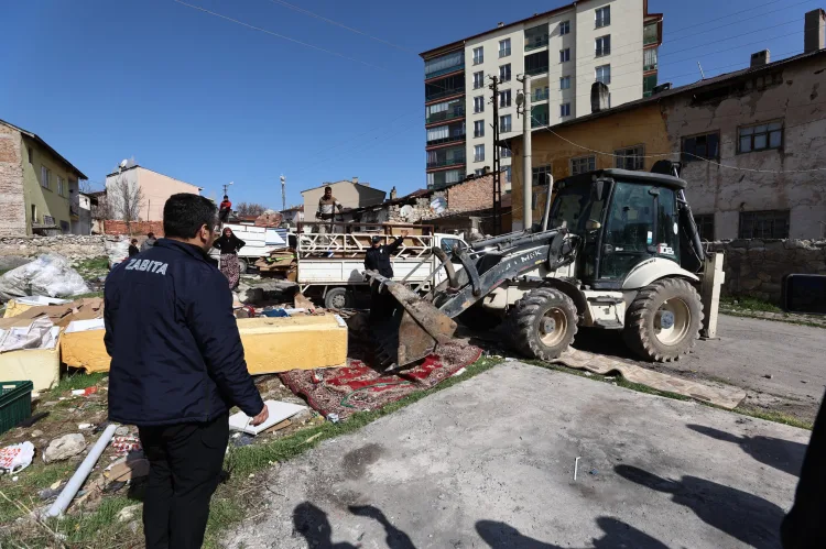 Sivas’ta İzinsiz Atıklar Temizlendi!