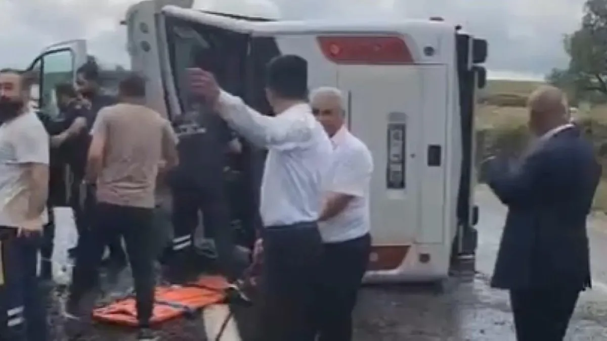 Sivas’ta Midibüs Devrildi: 2 Ölü, 27 Yaralı