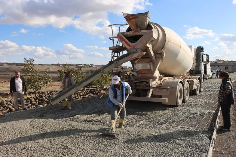 Siverek’te Beton Yol Çalışmaları Hızla Devam Ediyor!