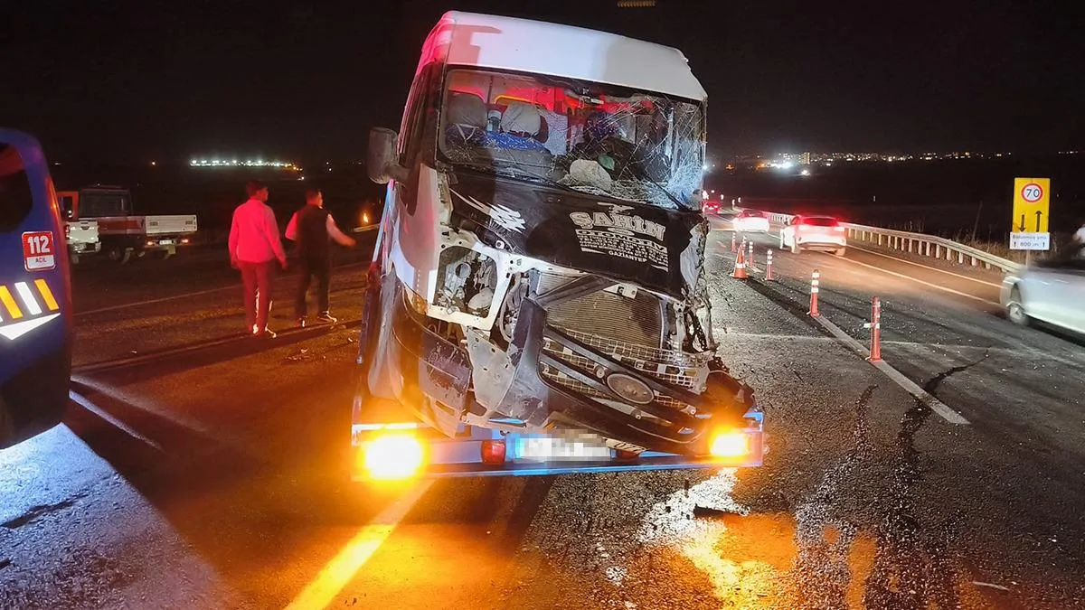 Siverek’te Minibüs ile Arazöz Çarpıştı: 8 Yaralı