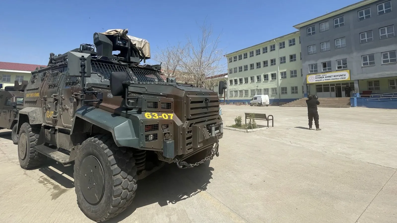 Siverek’te Silahlı Saldırı: 16 Yaralı, Eğitim Durduruldu