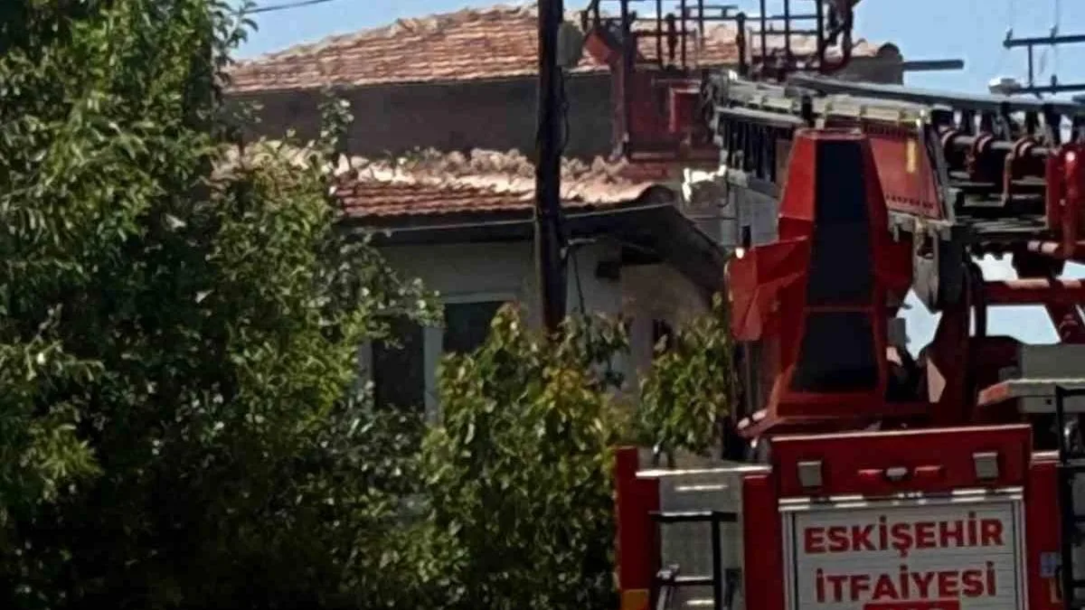 Sivrihisar’da Çocuk Yangın Çıkardı, Kadın Yaralandı