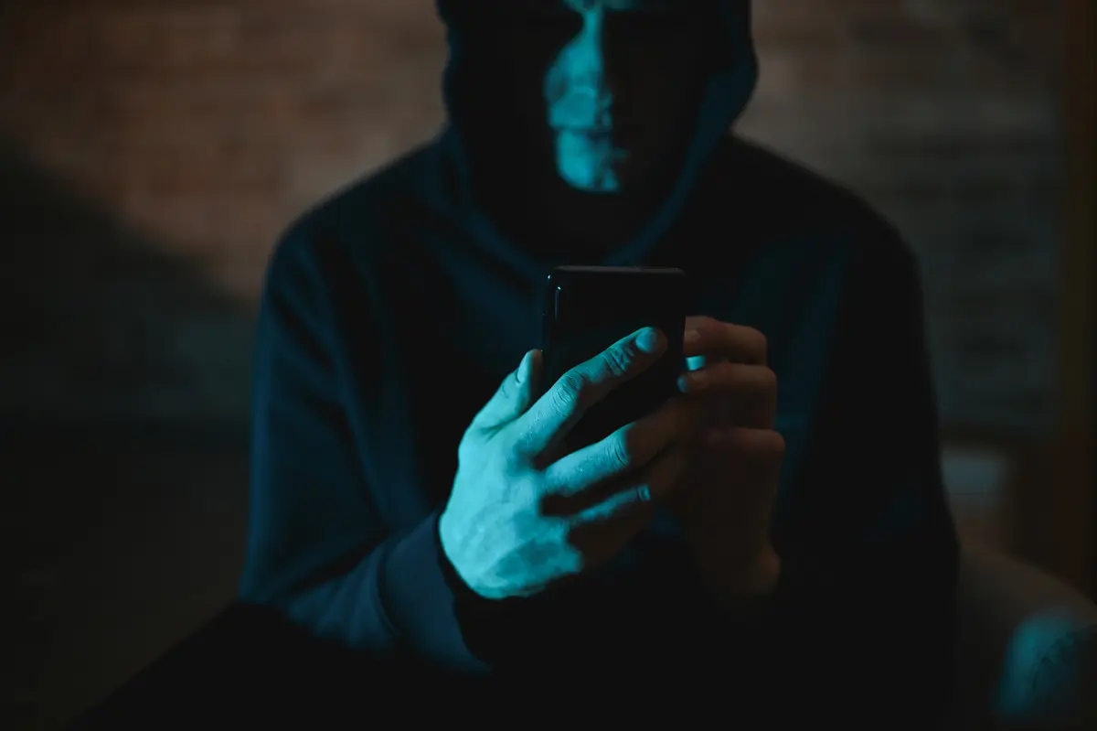 Siyah şapkalı hacker çetesi çökertildi: uyuyan hesaplar hortumlanıyor, milyonlarca kişi verilerini kaybediyor.