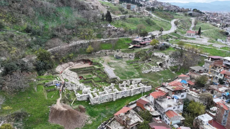 Smyrna Antik Tiyatrosu’na Yeni İmar Yolu Geliyor!