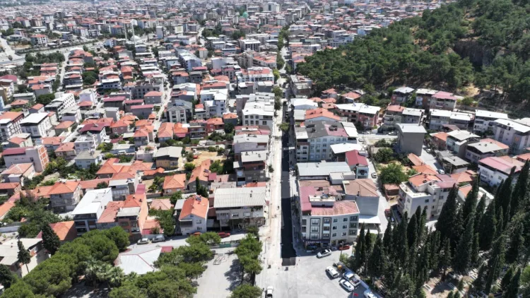 Soma’da Tarihi İlk: Sıcak Asfalt Uygulaması Başladı!