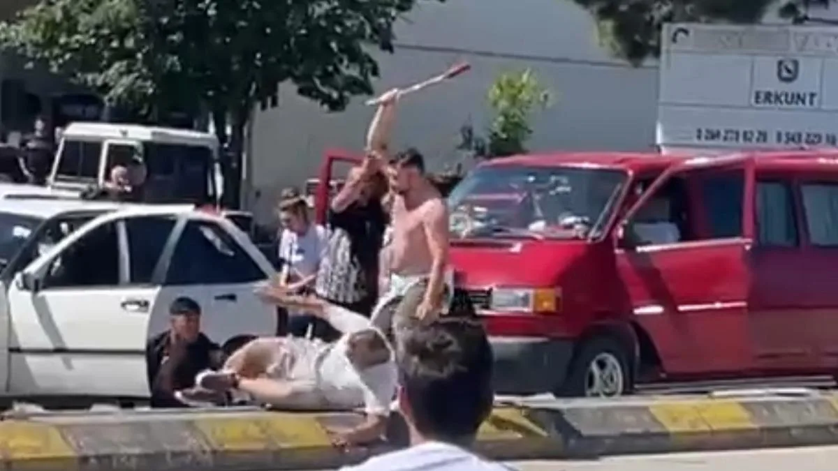 Sopalı Trafik Kavgası Kameralara Yansıdı!