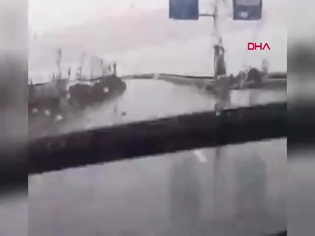 Bursa'da su birikintisine giren araç takla attı! O anlar kamerada...