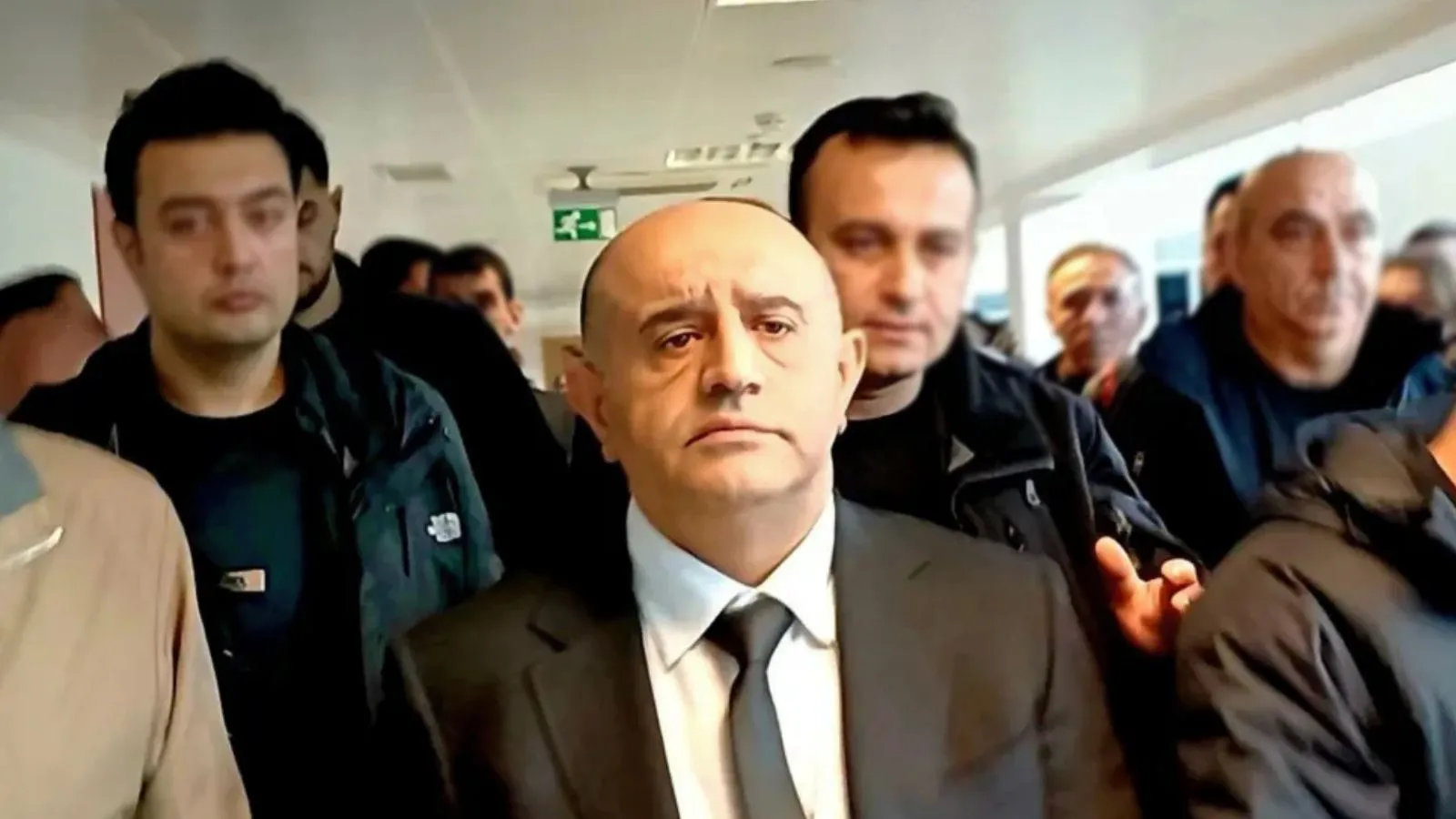 Suç Örgütü Yöneticisi Serbest, Başkanlar Tutuklu!