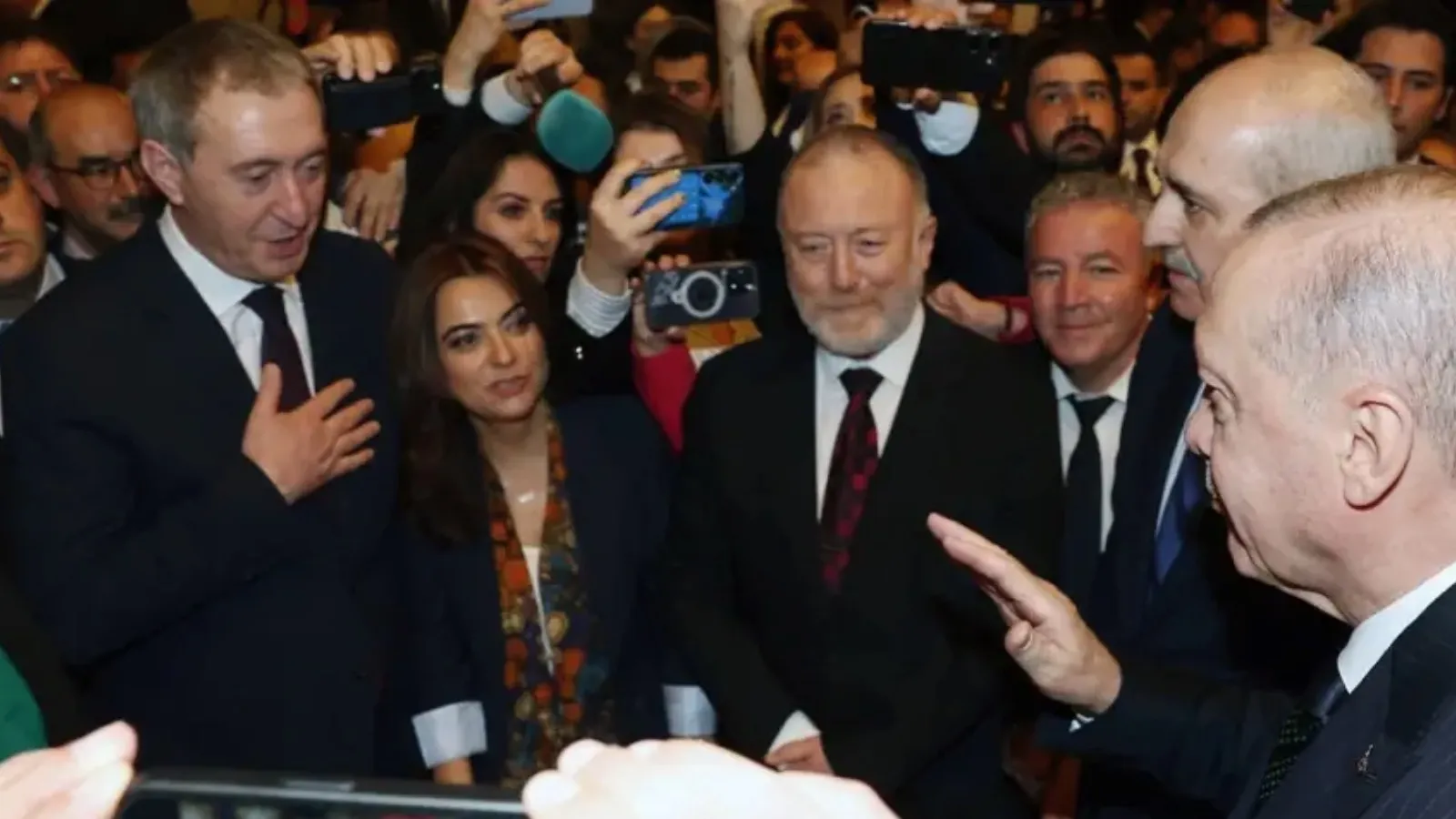 Süleyman Mührü Tartışması: Siyasi İletişimsizlik Mi?