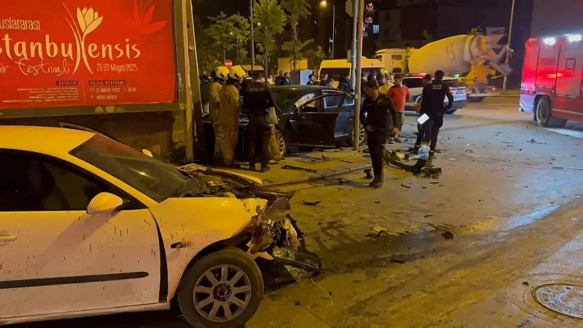 Sultanbeyli’de Trafik Kazası: 3 Yaralı!