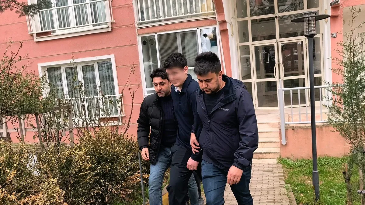 Suriye Uyruklu Şahıs Ablasını Bıçakla Rehin Aldı