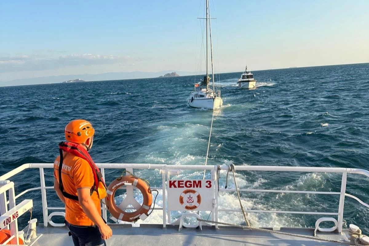 Sürüklenen Tekne İstanbul’da Kurtarıldı!