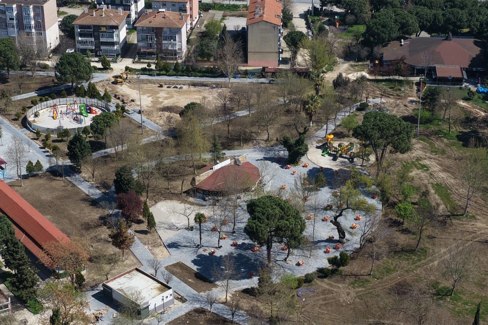 Susurluk’ta Modern Atatürk Parkı Yenileniyor!