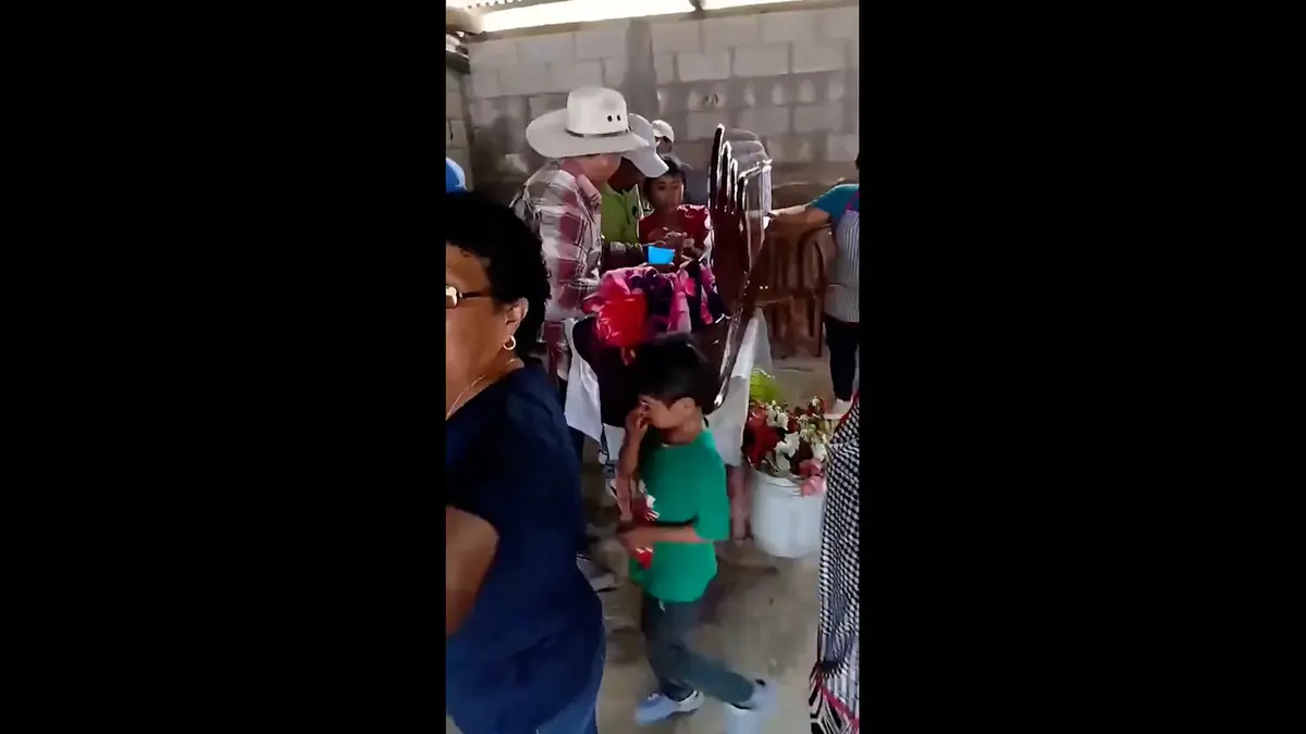 Göğsüm ağrıyor deyip bayıldı: Babası öldü sanıp tabuta koydu! Cenazesinde ayaklanınca... 3