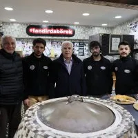 Tahanlı pide ve çaylar Başkan Bozbey'den Tahanlı pide ve çaylar Başkan Bozbey'den