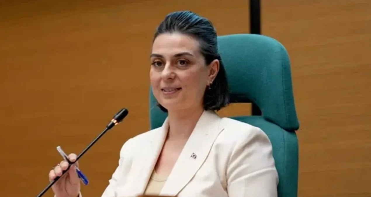 Tahliye edilen Sinem Dedetaş'tan ilk fotoğraf