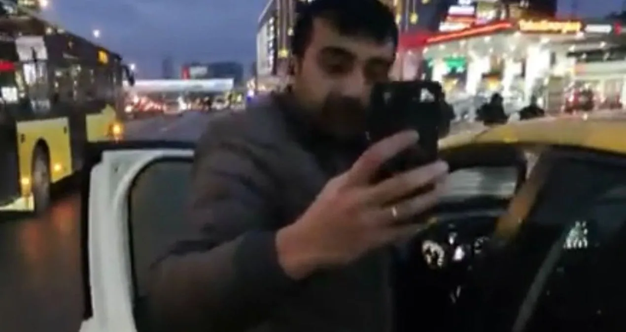 Taksici Aileyi Engelli Olmaları Nedeniyle İndirdi
