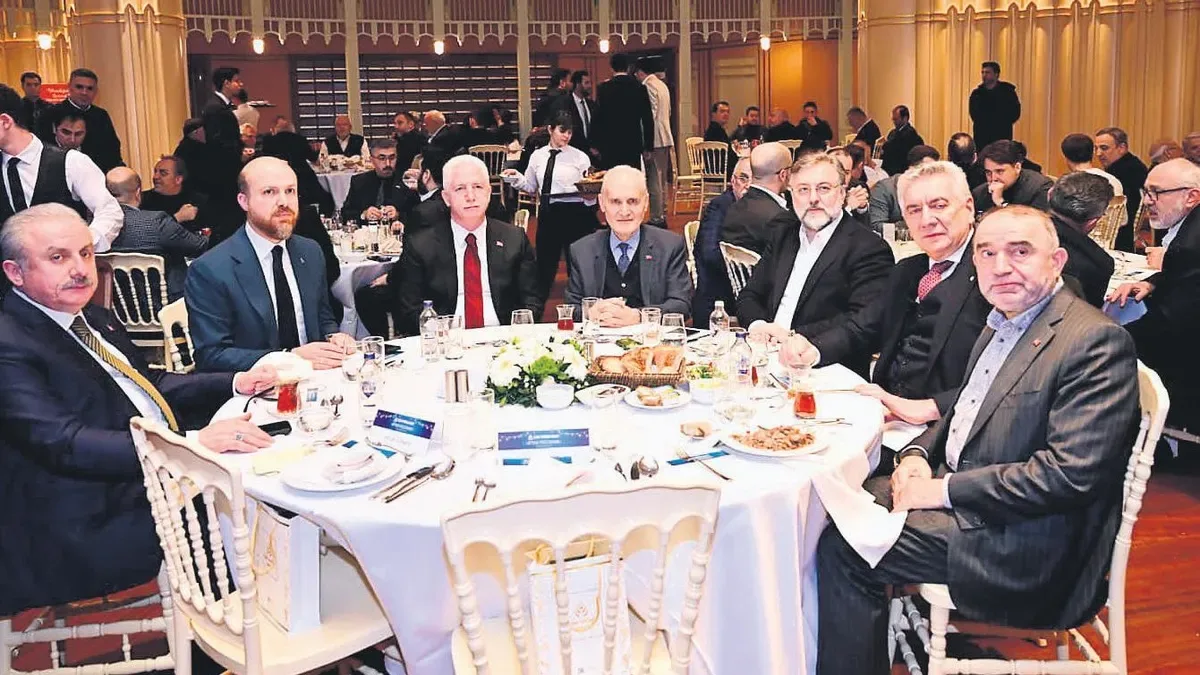 Taksim’de İlim Yayma Vakfı’ndan Birlikte İftar