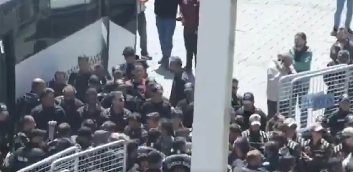 Taksim de  1 Mayıs  gözaltıları! Metro ve füniküler hattı kapatıldı 2
