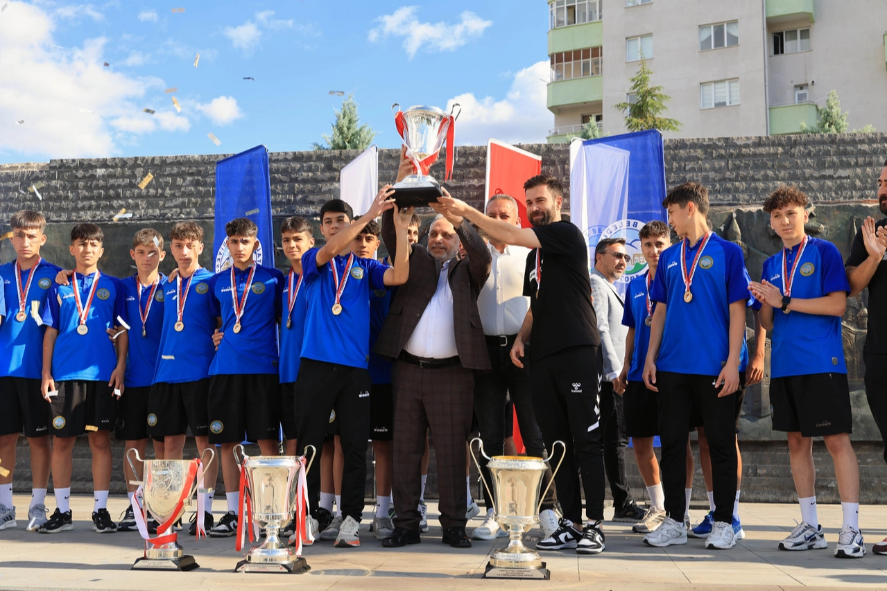 Talas Sporcu Fabrikası’ndan İki Yeni Yıldız!