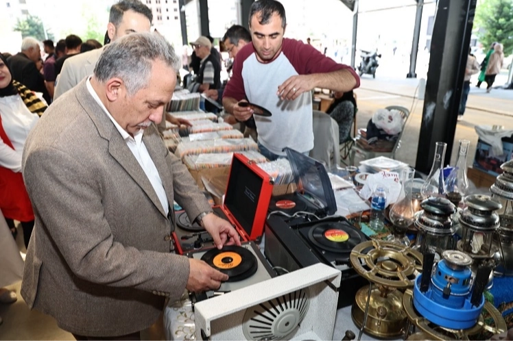 Talas’ta Antika Pazarı Renkli Bir Buluşma!