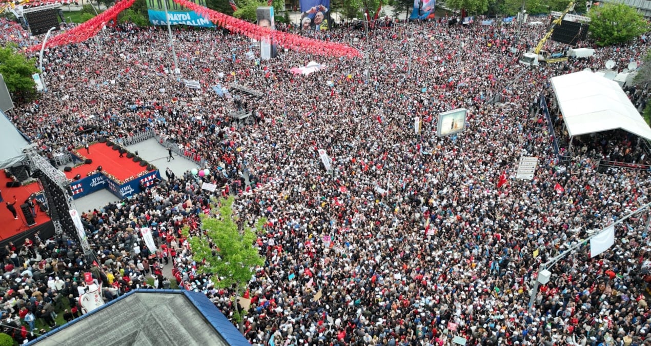Tandoğan’da 100 Bin Kişi “Darbeye Hayır” Dedi!