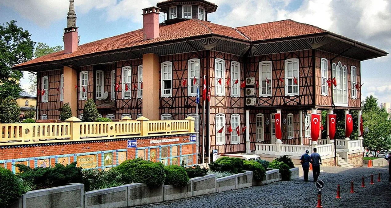 Tarihi Bina Krizi: Vakıflar, Bursa’yı Kapsamaya Çalışıyor!