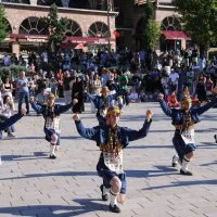 1783786230<em>387</em>Tarihi-Hanlar-Bolgesinde-halk-danslari-soleni.jpeg