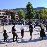 1783786232<em>737</em>Tarihi-Hanlar-Bolgesinde-halk-danslari-soleni.jpeg